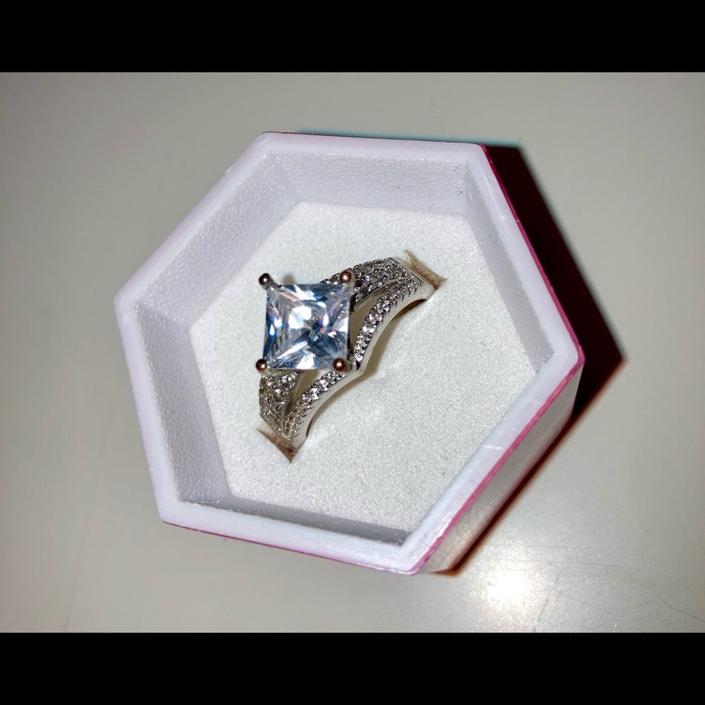 Clear stone silver tone ring size 11